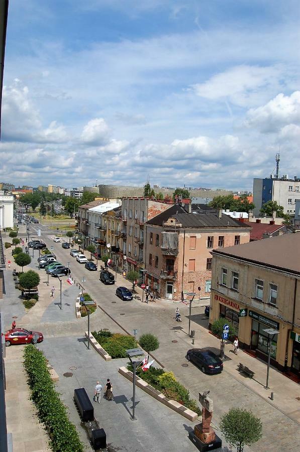Family & Business Sauna Apartments Rynek Centrum Downtown - 2 Bedroom With Private Sauna, Balcony, Parking Kielce Kültér fotó