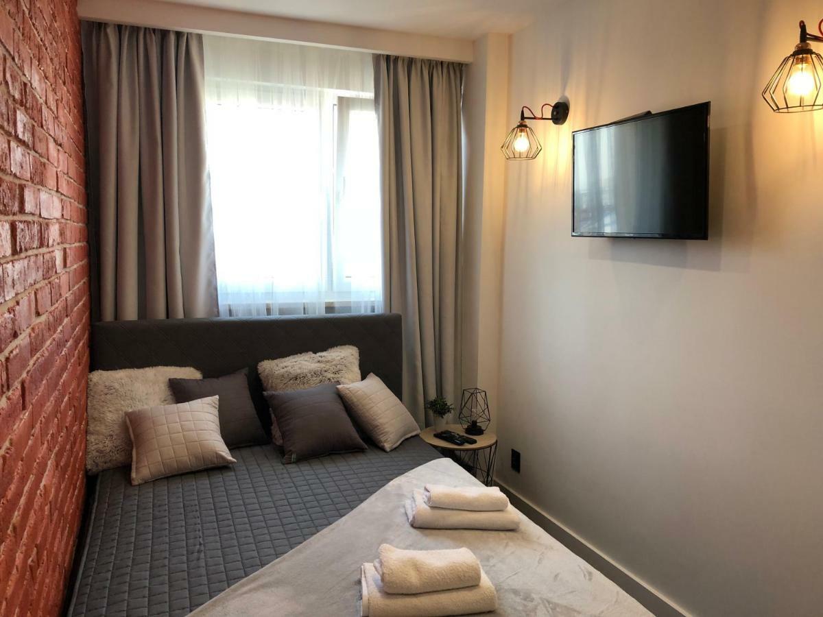 Family & Business Sauna Apartments Rynek Centrum Downtown - 2 Bedroom With Private Sauna, Balcony, Parking Kielce Kültér fotó