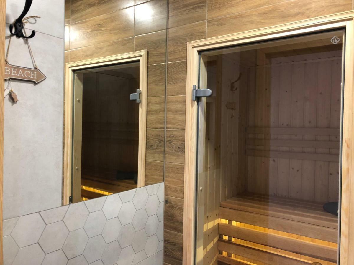 Family & Business Sauna Apartments Rynek Centrum Downtown - 2 Bedroom With Private Sauna, Balcony, Parking Kielce Kültér fotó