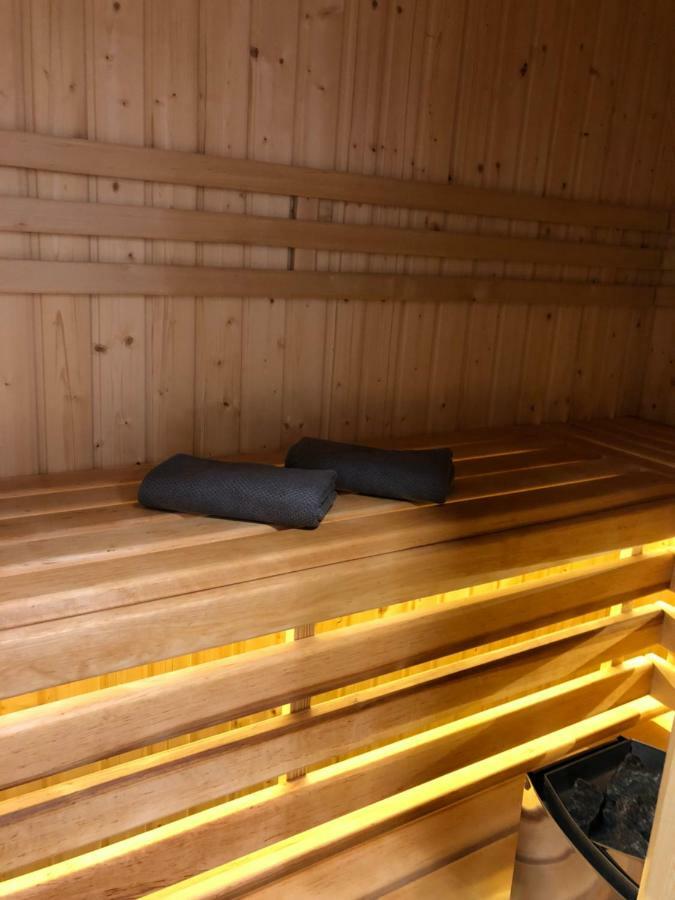 Family & Business Sauna Apartments Rynek Centrum Downtown - 2 Bedroom With Private Sauna, Balcony, Parking Kielce Kültér fotó