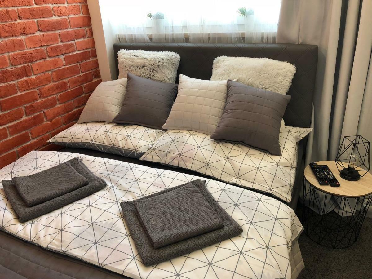 Family & Business Sauna Apartments Rynek Centrum Downtown - 2 Bedroom With Private Sauna, Balcony, Parking Kielce Kültér fotó