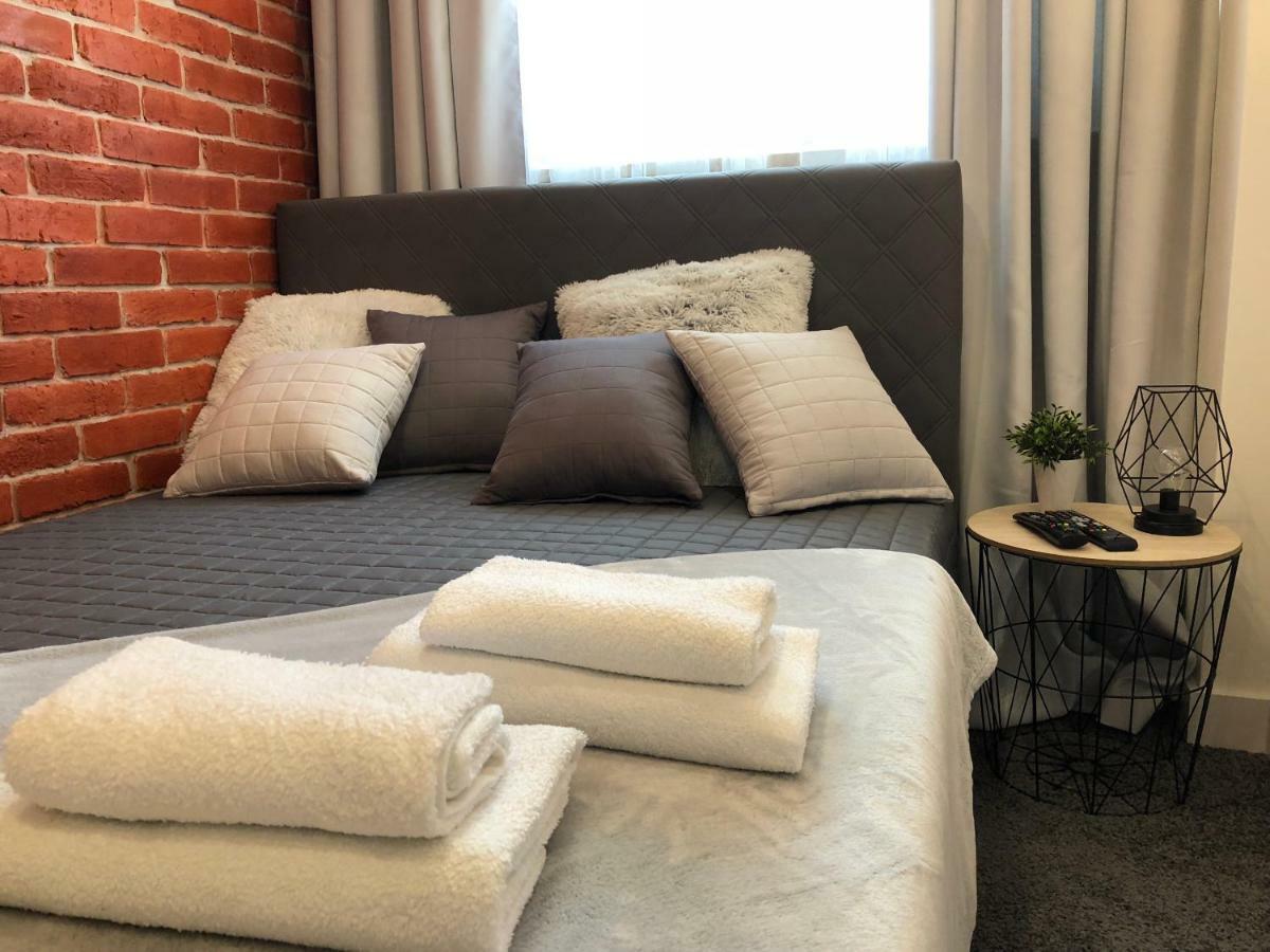 Family & Business Sauna Apartments Rynek Centrum Downtown - 2 Bedroom With Private Sauna, Balcony, Parking Kielce Kültér fotó
