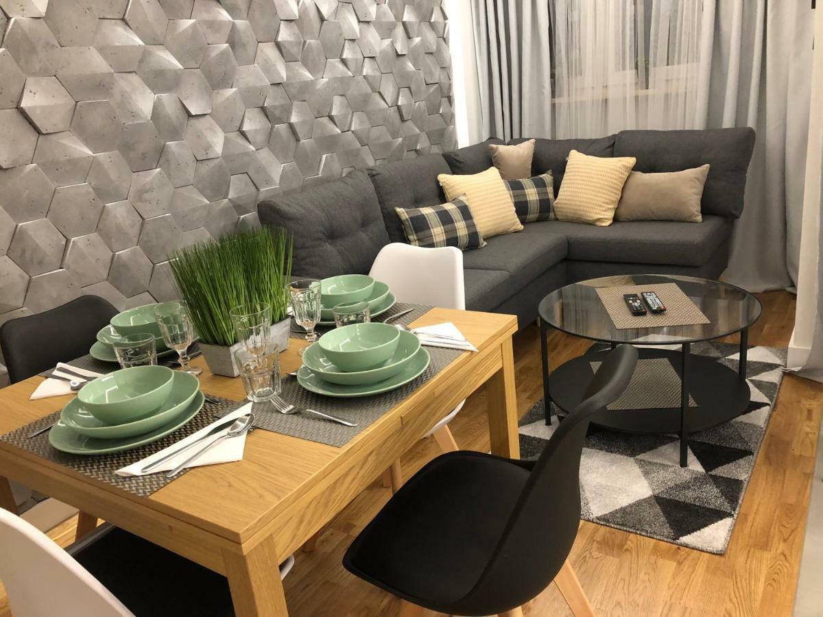 Family & Business Sauna Apartments Rynek Centrum Downtown - 2 Bedroom With Private Sauna, Balcony, Parking Kielce Kültér fotó