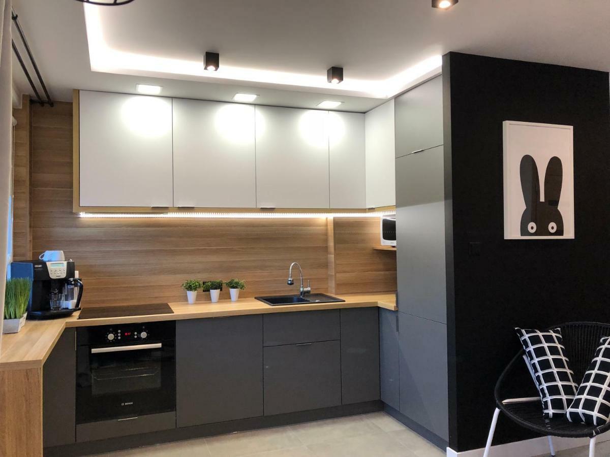 Family & Business Sauna Apartments Rynek Centrum Downtown - 2 Bedroom With Private Sauna, Balcony, Parking Kielce Kültér fotó