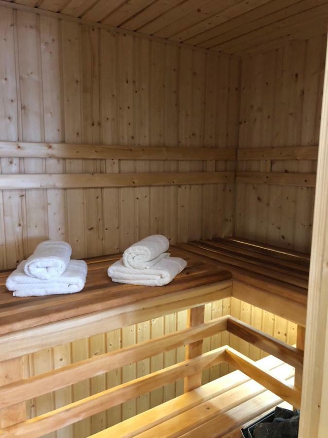 Family & Business Sauna Apartments Rynek Centrum Downtown - 2 Bedroom With Private Sauna, Balcony, Parking Kielce Kültér fotó